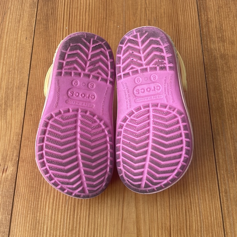 Pink crocs - Picture 2 of 3